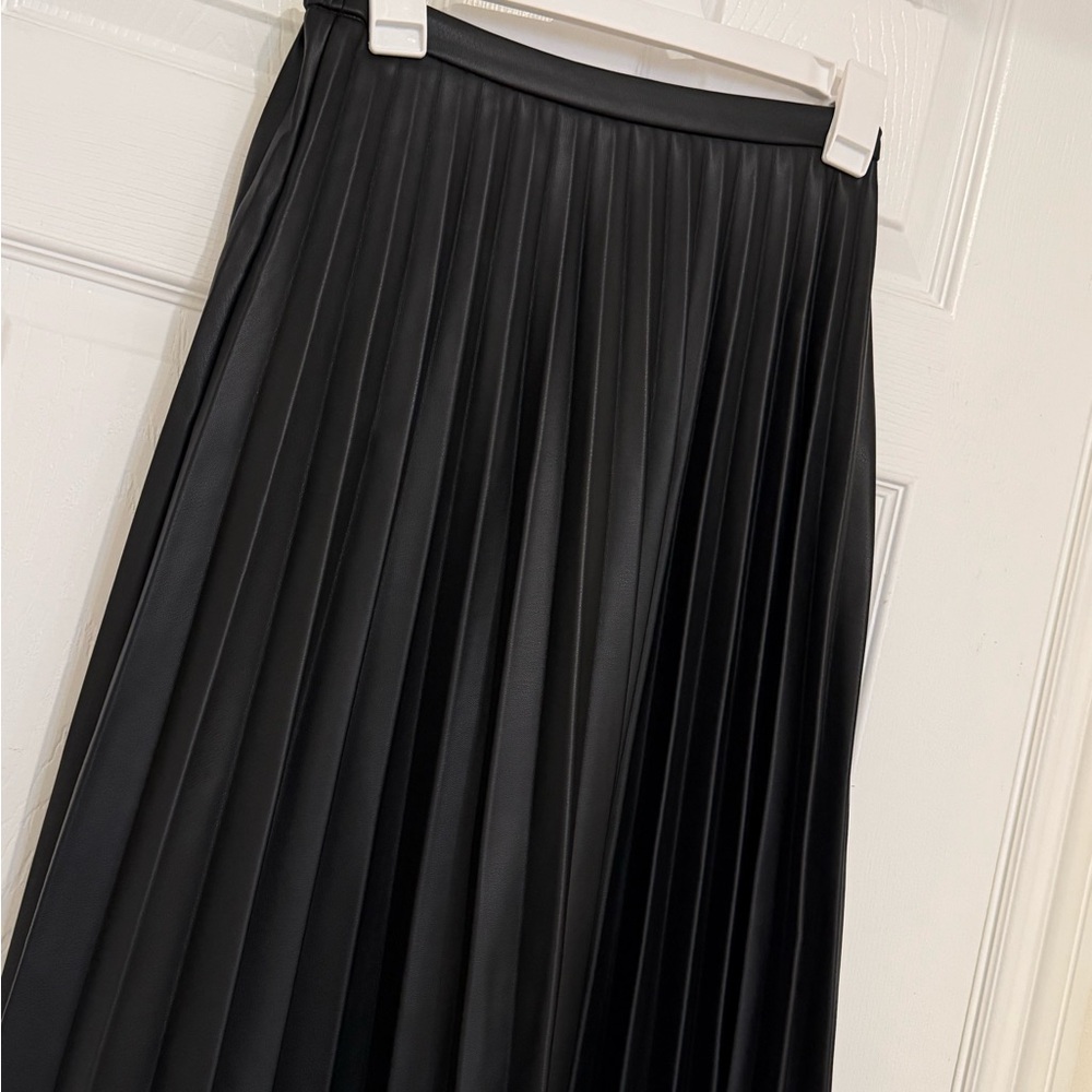 Zara girls Black leather Midi Pleated Skirt - Picture 2 of 4